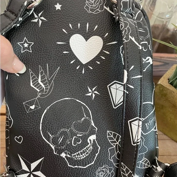 BETSEY JOHNSON “BLK & WHITE “SKULL / HEART MINI BACKPACK - Picture 5 of 9